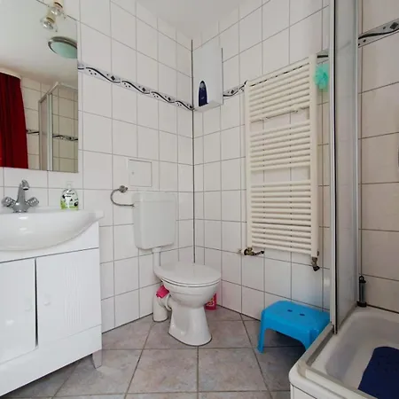 Apartment Neitzke, Ursula